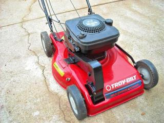 Red Troy-bilt self-propelled 001 (Small).jpg