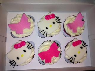 Hello Kitty Cupcakes by DD 101913.jpg